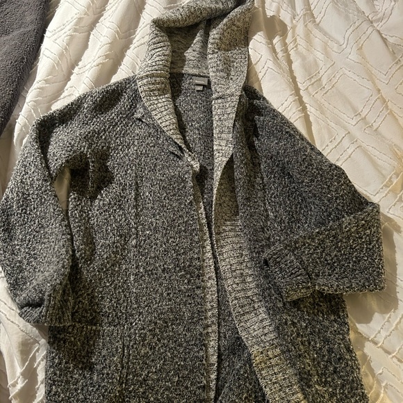 Hooded Bench sweater - Picture 2 of 2